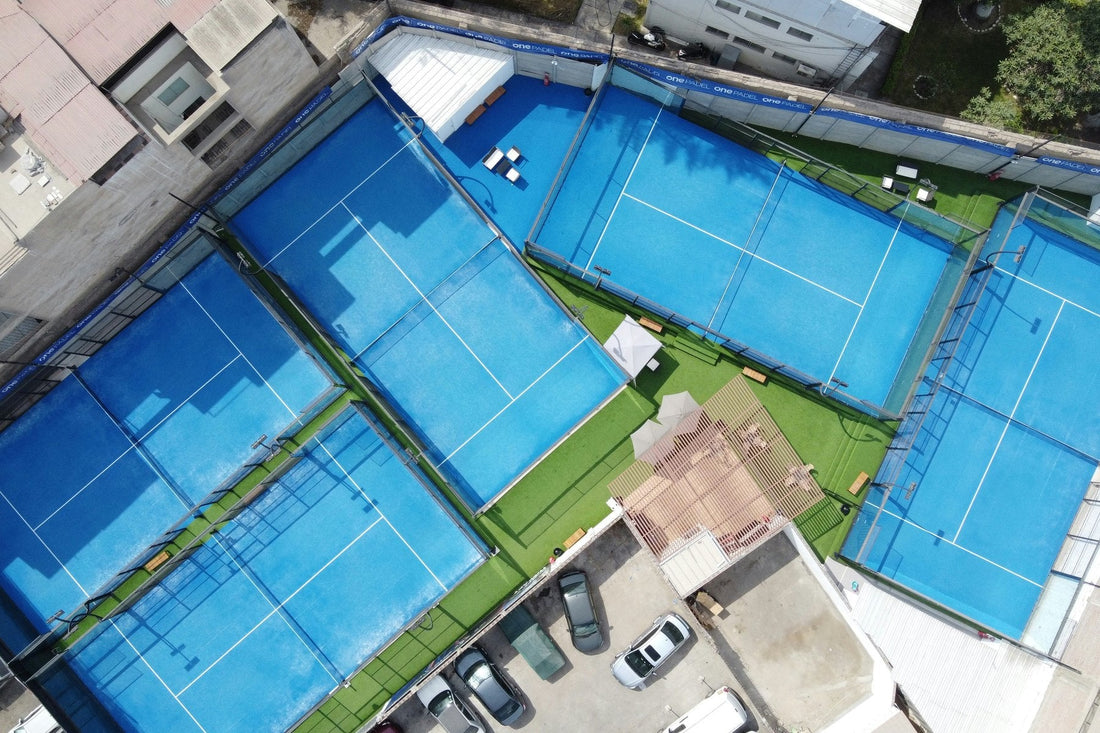 Vista aérea de un club de pádel en Surquillo, Lima (2024). Foto: Bruno Vaccaro Vercellino vía Unsplash, licencia Unsplash