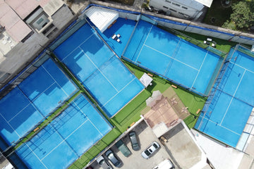Vista aérea de un club de pádel en Surquillo, Lima (2024). Foto: Bruno Vaccaro Vercellino vía Unsplash, licencia Unsplash