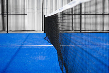 La red de una pista de pádel cubierta, en Sollentuna, Suecia (2022). Foto: Oskar Hagberg vía Unsplash, licencia Unsplash
